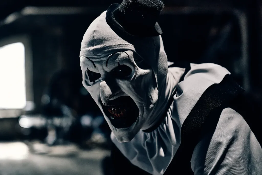 escena de la película terrifier 3: payaso siniestro