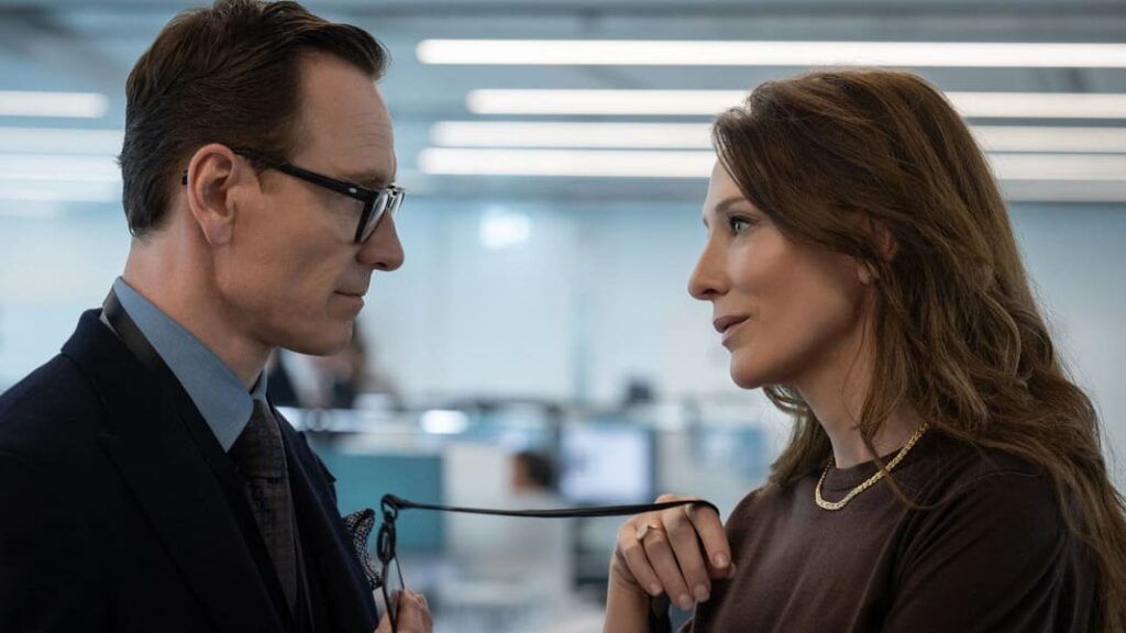 michael fassbender y cate blanchett en una escena de la pelicula codigo negro