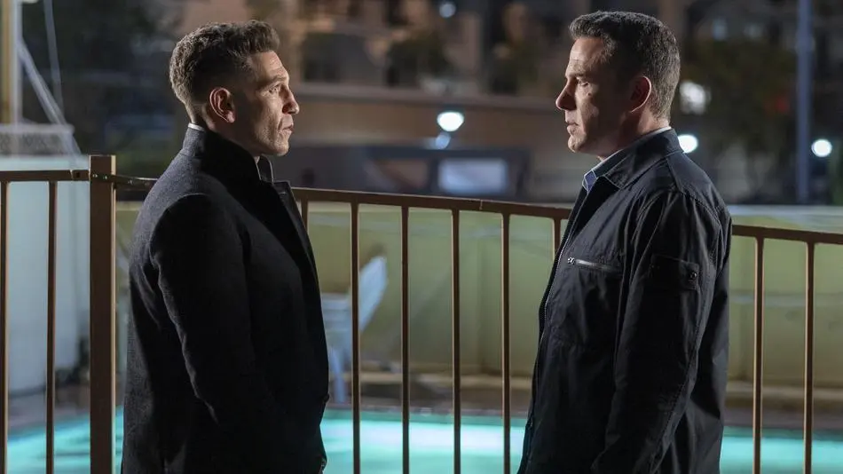 ben affleck y jon bernthal en una escena de el contador 2