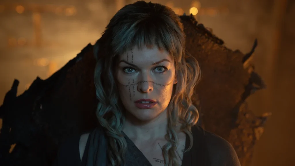 Milla Jovovich en una escena de la película tierras perdidas