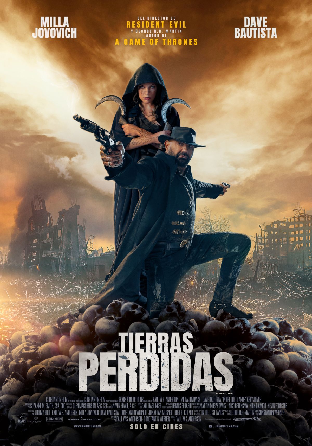 poster de tierras perdidas con dave bautista y Milla Jovovich
