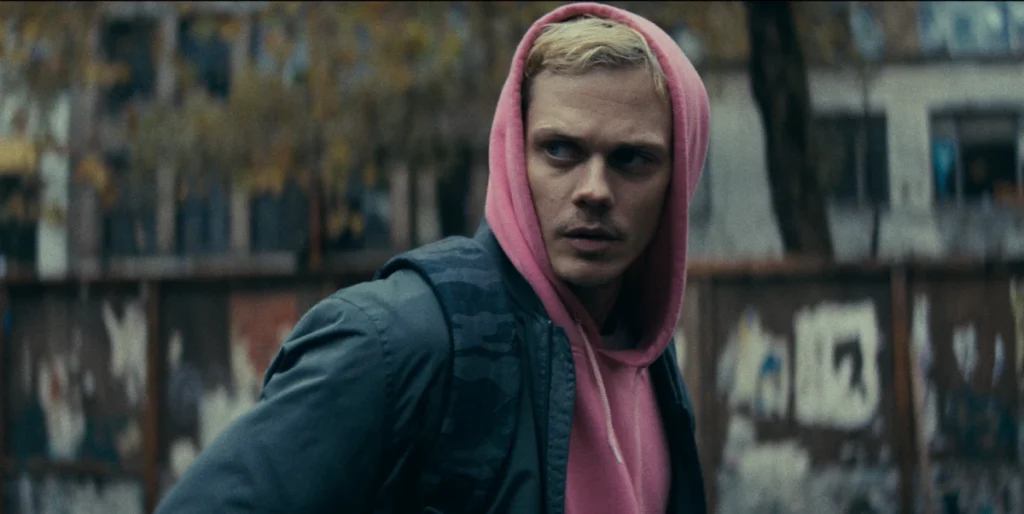 Bill Skarsgard en una escena de encerrado