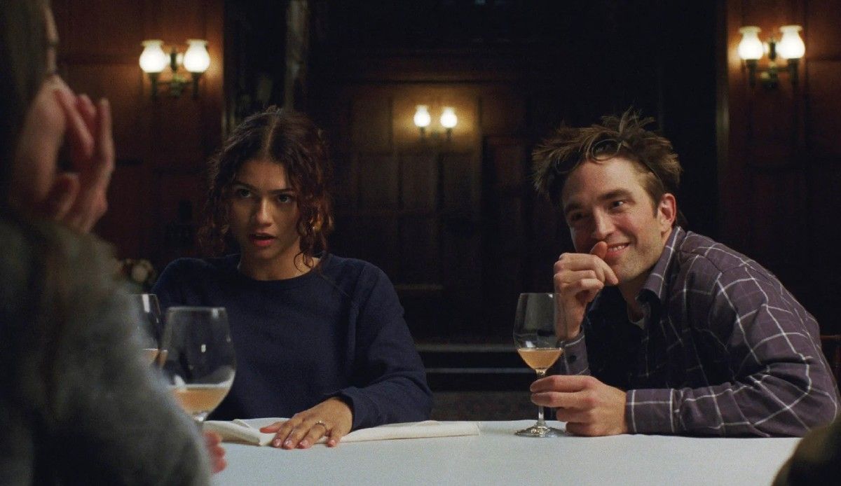 zendaya y robert pattinson en una escena de la película el drama